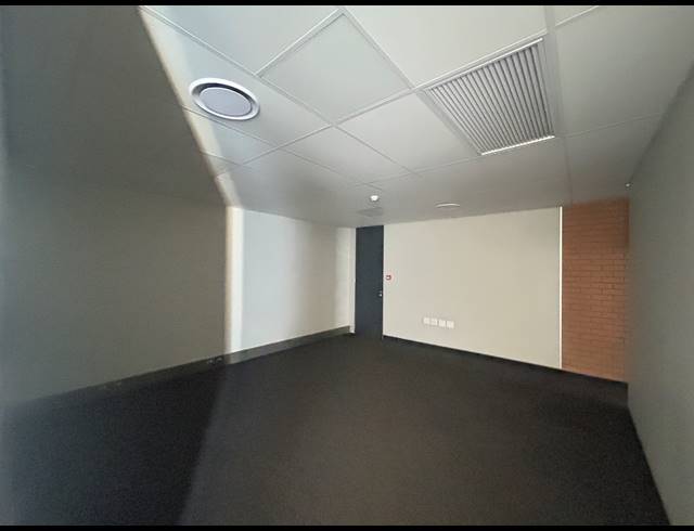 868M² WAREHOUSE TO LET IN CLAYVILLE